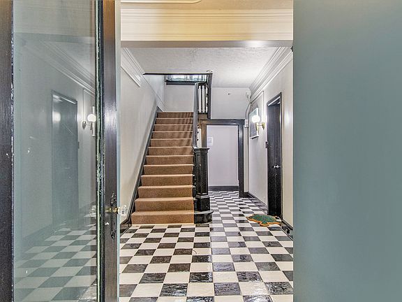4th image of 219 S 38th Ave #4