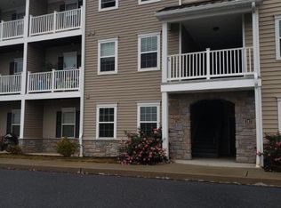 215 Tumblestone Dr, Mount Joy, PA 17552
