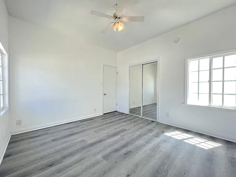 1529 S Orange Grove Ave #1/2 — Photo 9