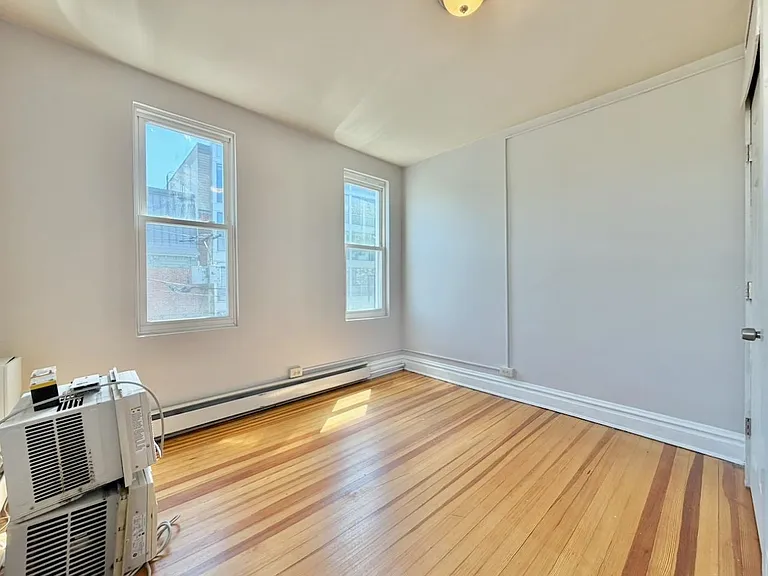 409 Monmouth St #3 — Photo 7