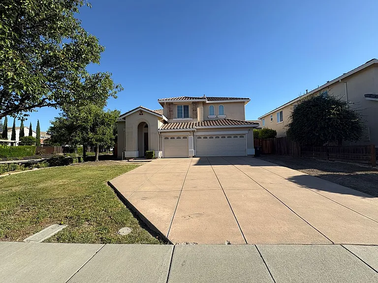 100 Mount Adams Cir — Photo 3
