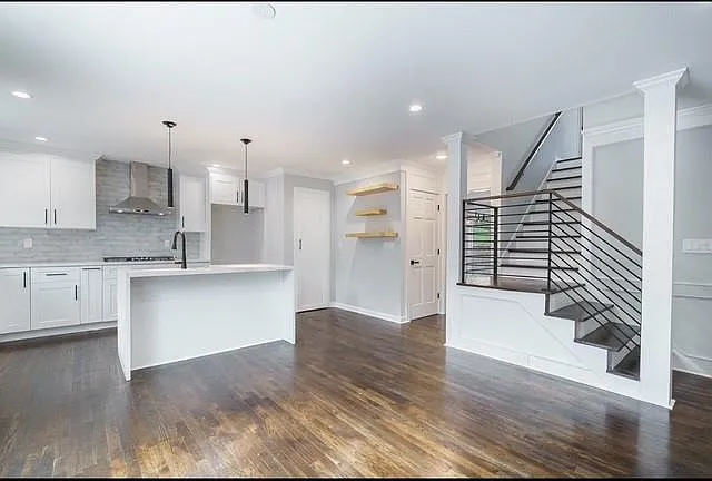 4 bed, 2.5 bath, 2508 sqft, $4,000 — Photo 2
