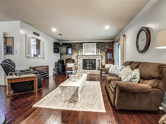 5th image of 618 Winchester Dr