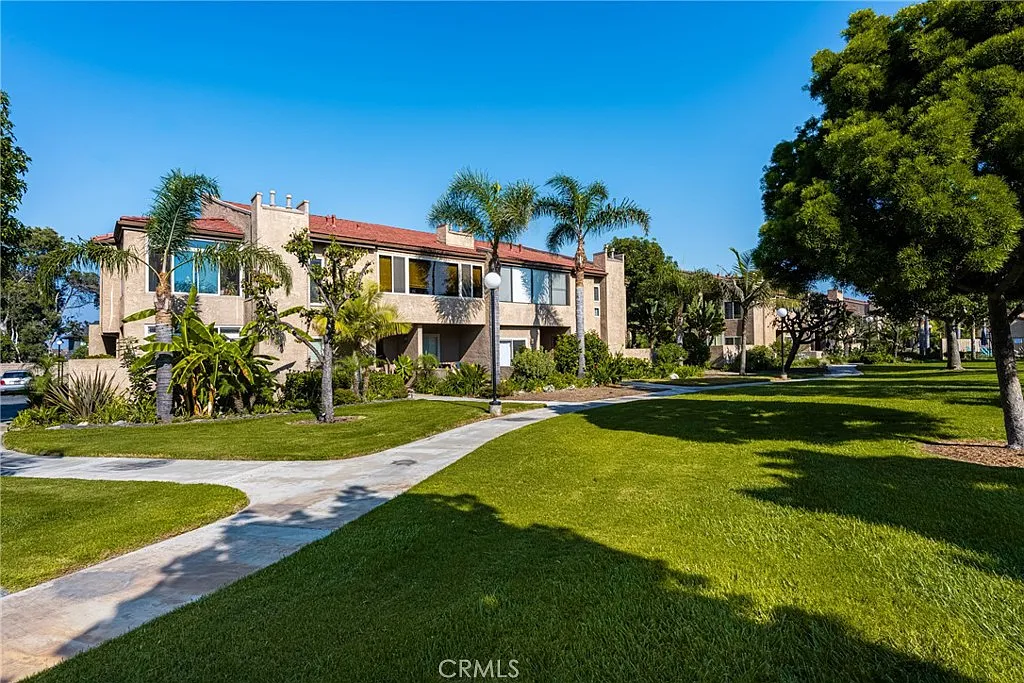1 bed, 819 sqft, $3,500 — Photo 2