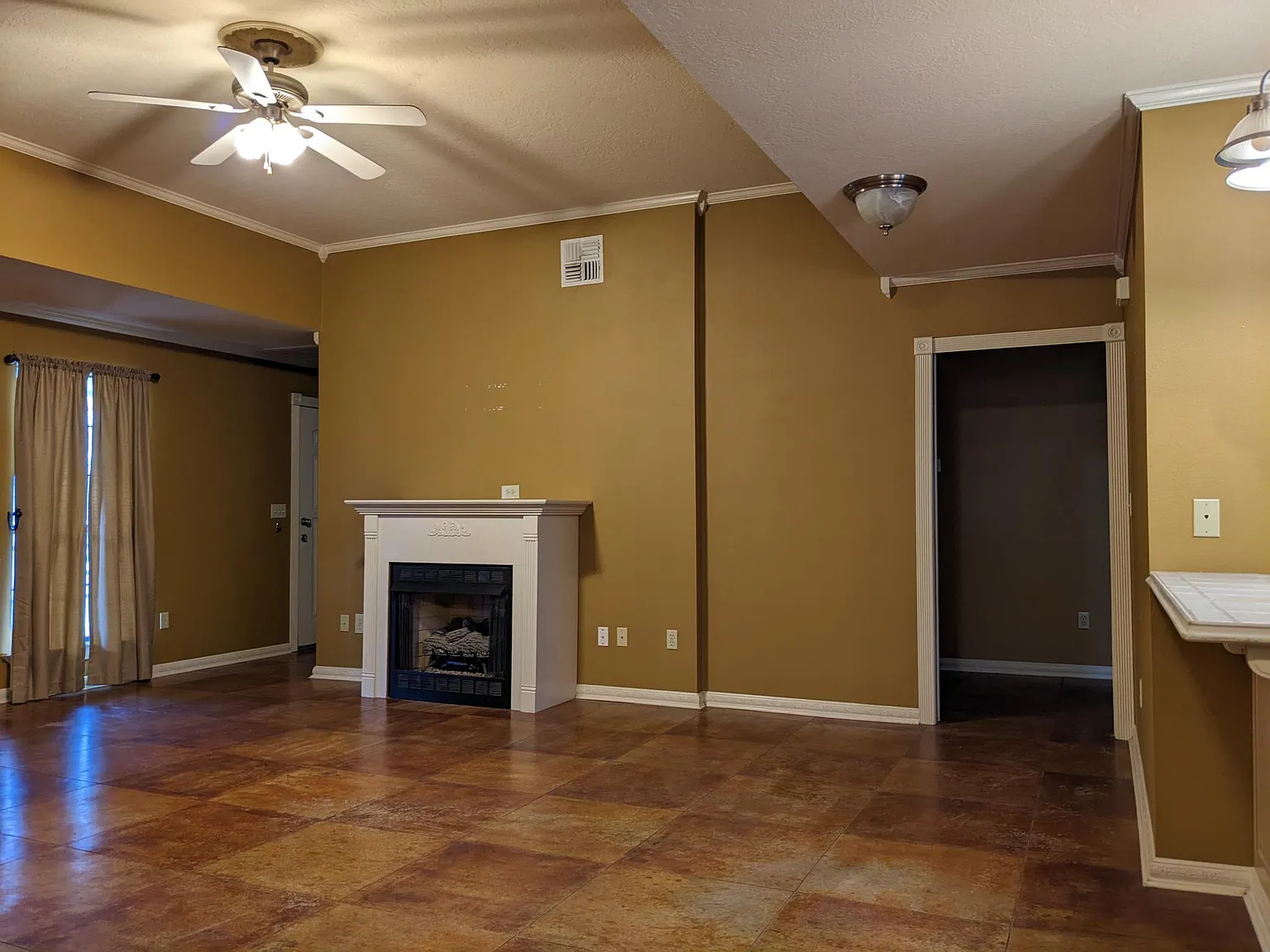 2 bed, 1500 sqft, $1,200 — Photo 2