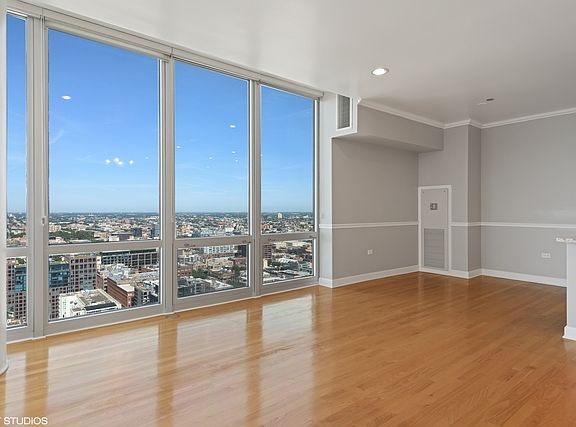 5th image of 737 W Washington Blvd APT 3108