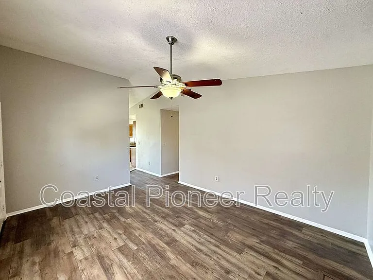 1242 Coolmont Dr — Photo 10