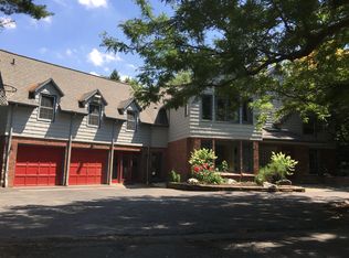 467 N Forest Rd, Williamsville, NY 14221