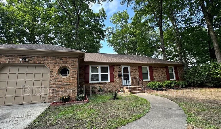 229 Shadywood Dr — Photo 1