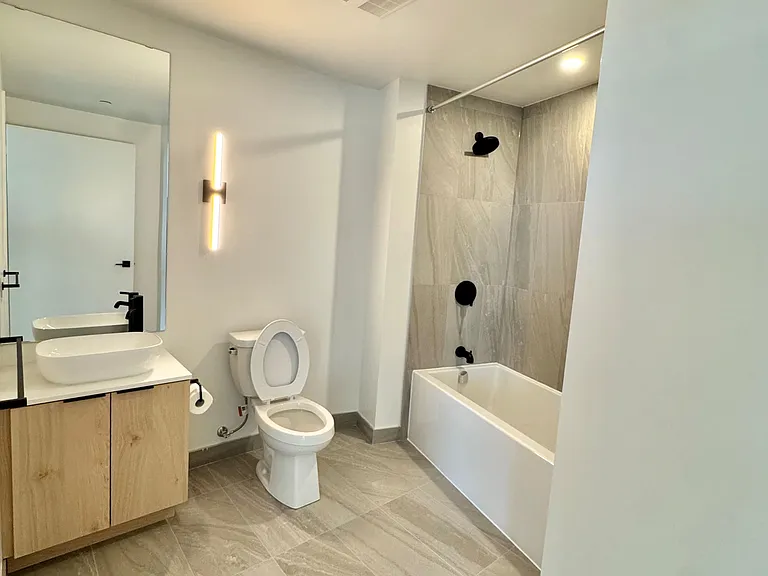 1185 Dupont St #2409 — Photo 17