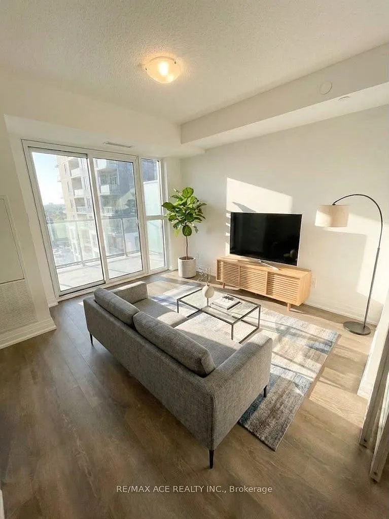 3 bed, $2,400 — Photo 1