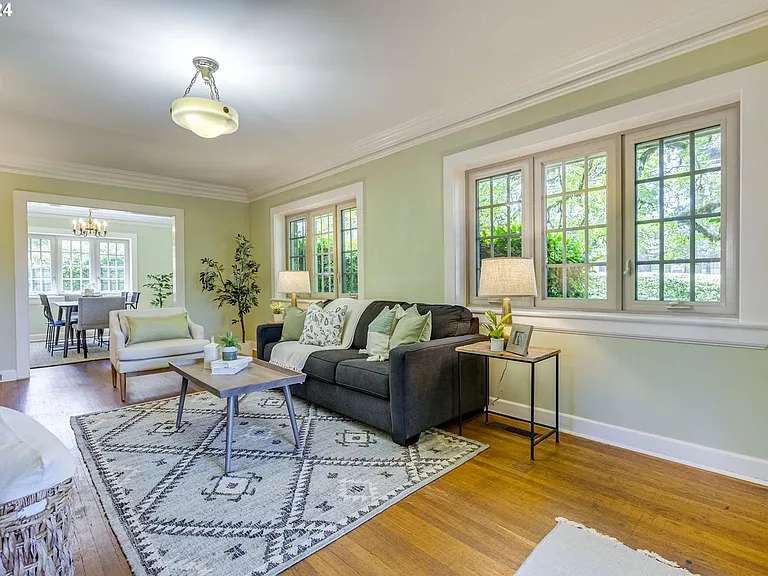 2430 SE Park Ave — Photo 9