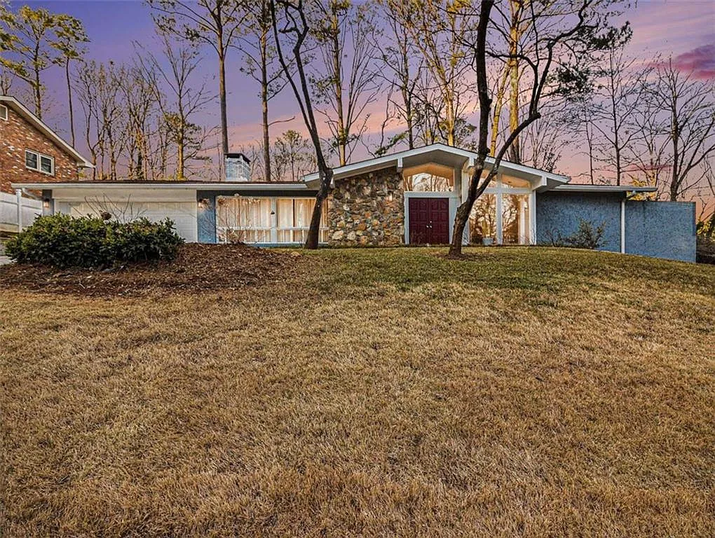 Building Photo - 3590 Cloudland Dr