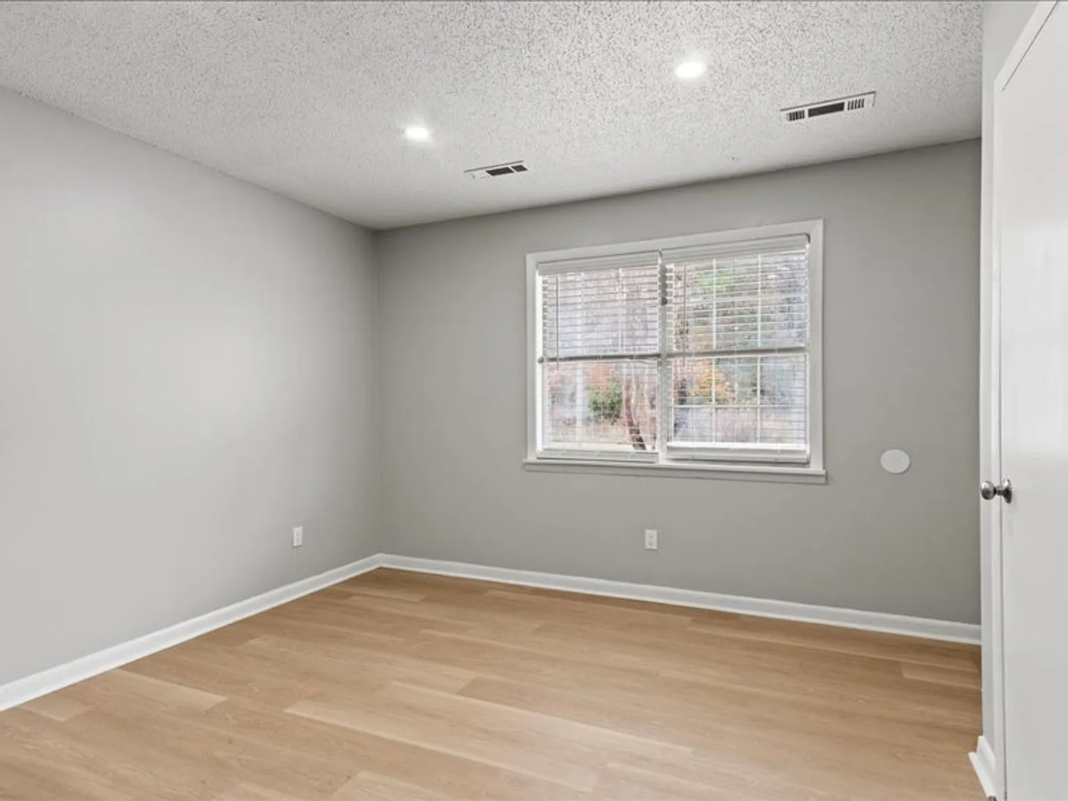 Swan Creek Apartments — Photo 3