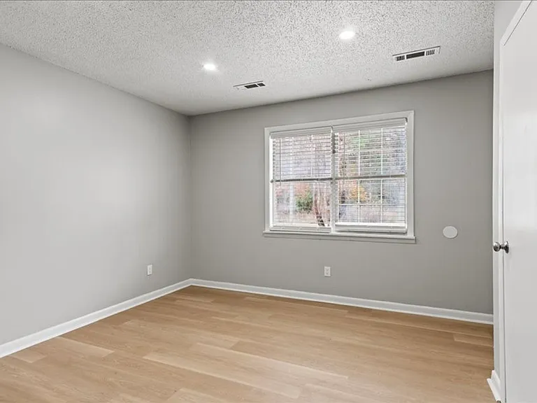 Swan Creek Apartments — Photo 3