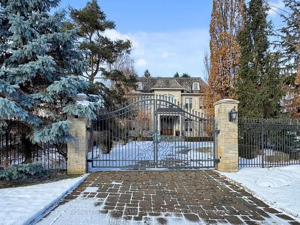 9 Fifeshire Rd, Toronto, ON M2L 2G4