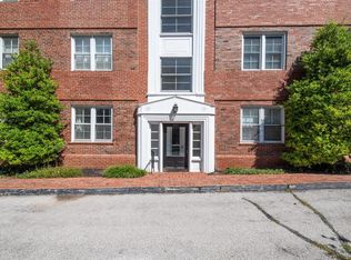 921 S Hanley Rd APT D, Saint Louis, MO