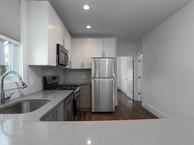 76 Bowers St #3 — Photo 3
