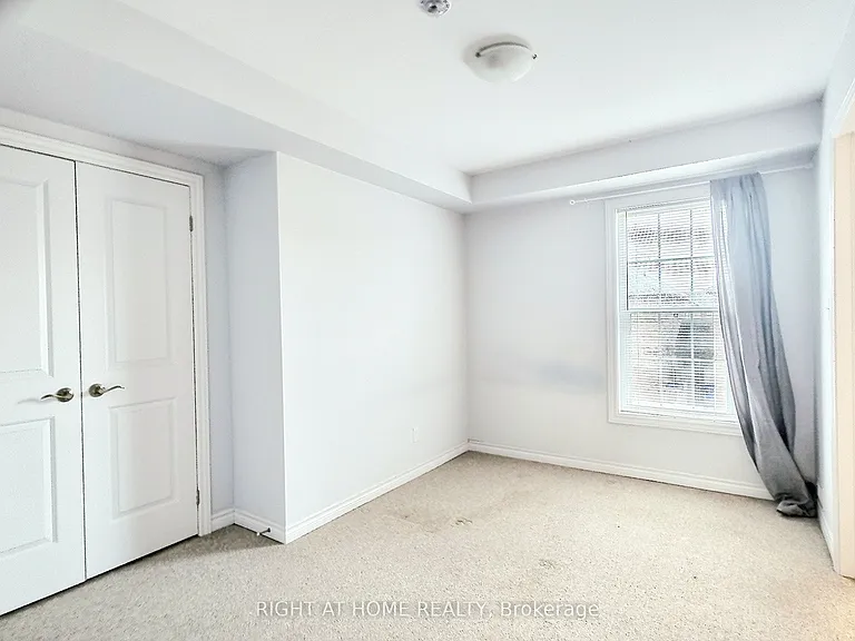246 Penetanguishene Rd #1 — Photo 3