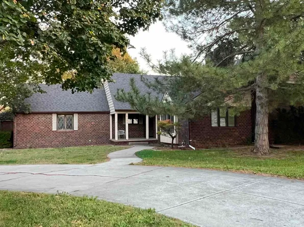 1224 Countryside Dr, McPherson, KS 67460