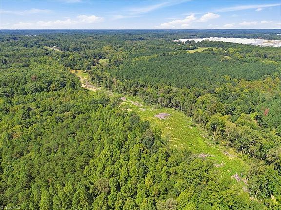 3rd image of 507 Birch Creek Rd