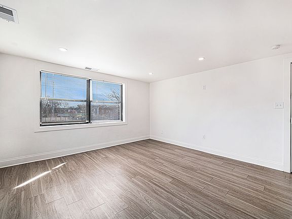 2nd image of 4042 Harrison St #203