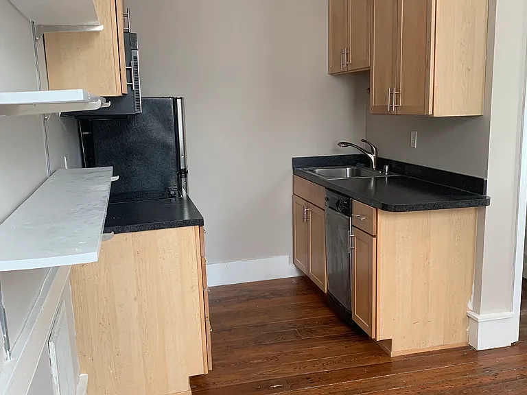 33 1/2 Cannon St #301 — Photo 7
