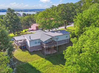 1366 Paradise Ln, Dandridge, TN 37725