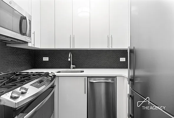 Rented by The Agency | media 10