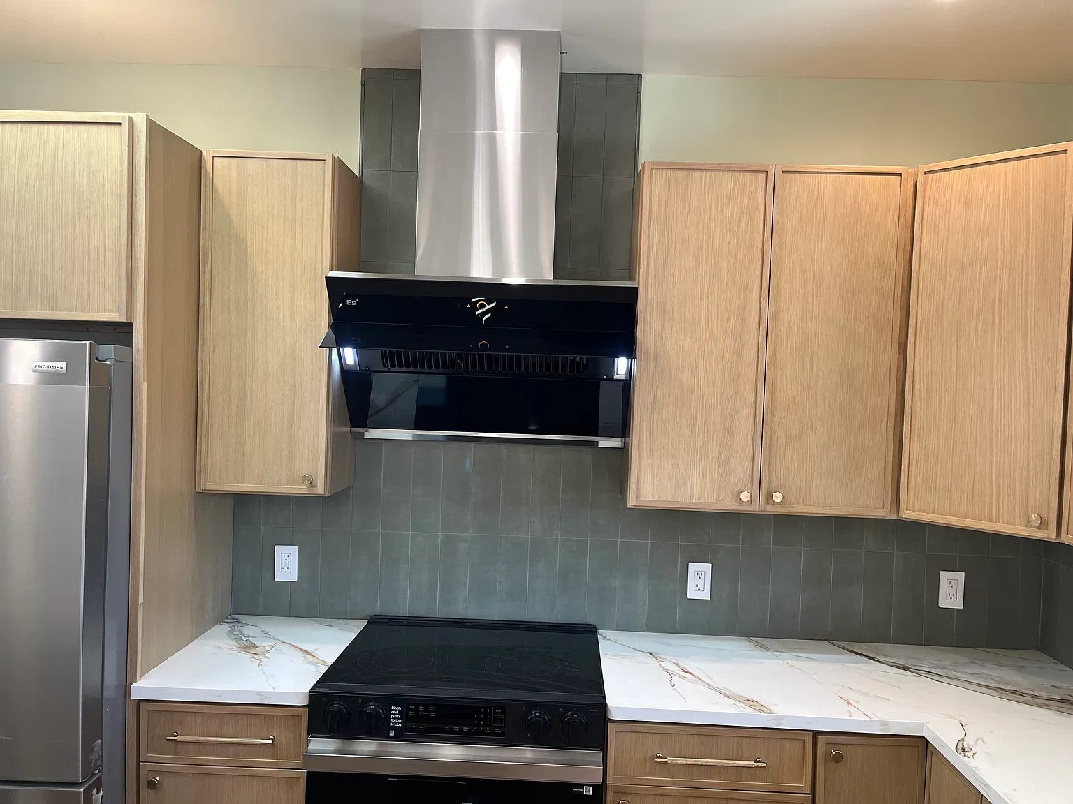 3 bed, 1832 sqft, $2,350 — Photo 3