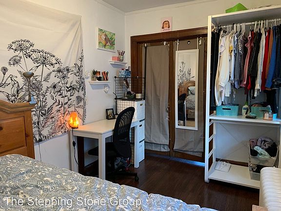 3rd image of 1014 4th St SE #4113882