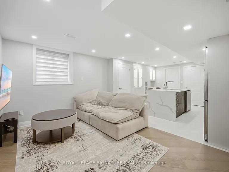 91 Roulette Cres #2 — Photo 12