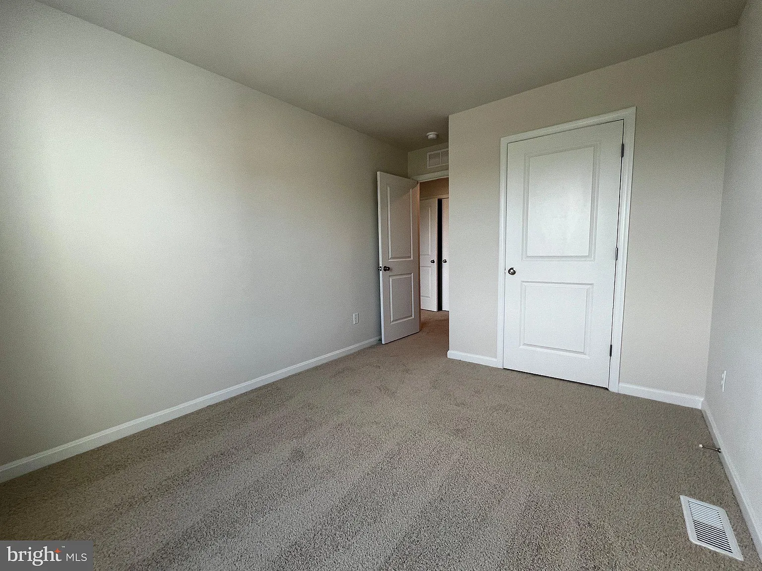 3 bed, 2.5 bath, 1509 sqft, $2,150 — Photo 3