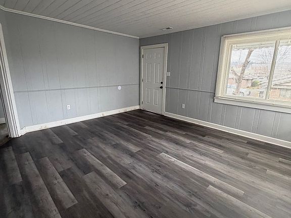 3rd image of 409 Eastgate Rd