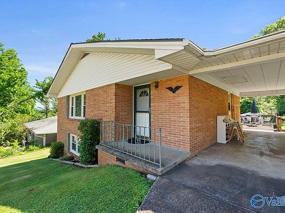 3rd image of 4012 E Crestview Dr NW