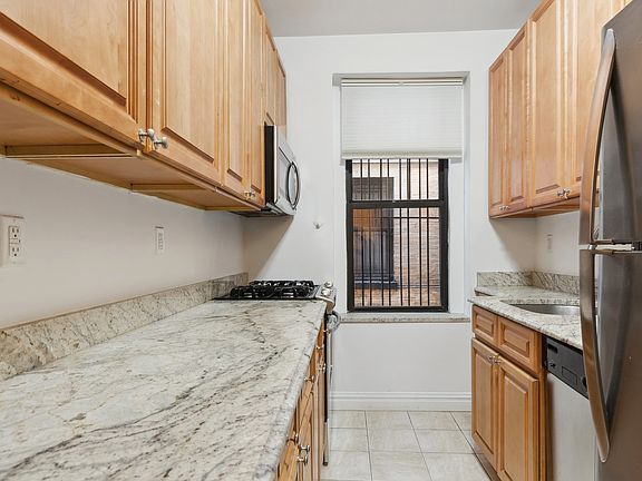 4th image of 3117 Broadway APT 2