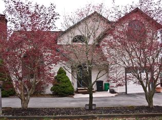 17 Michael Dr, Dallas, PA 18612