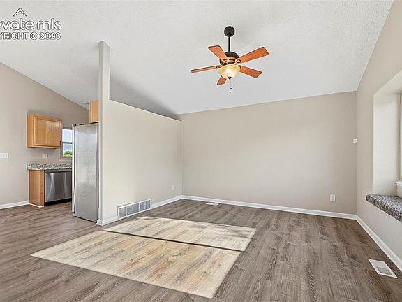 3rd image of 673 Autumn Pl