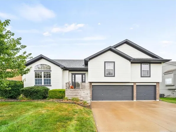 311 S Fox Ridge Dr, Raymore, MO 64083