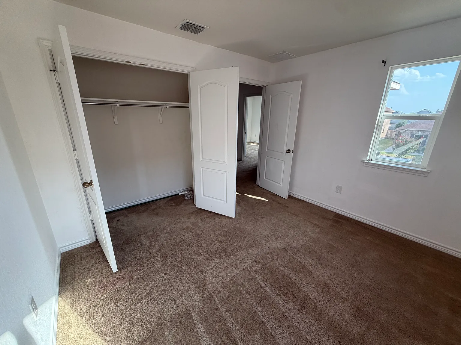3 bed, 2.5 bath, 1772 sqft, $1,750 — Photo 2