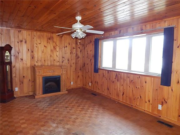 3rd image of 20 Green Aster Dr