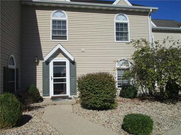 602 Beyers Lake Est, Pana, IL 62557