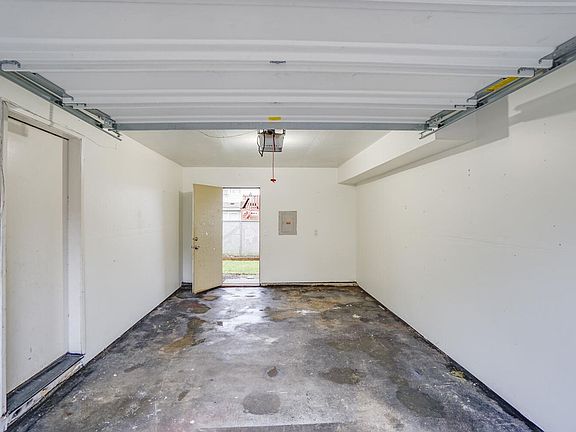 4th image of 907 SE Park Crest Ave #B6