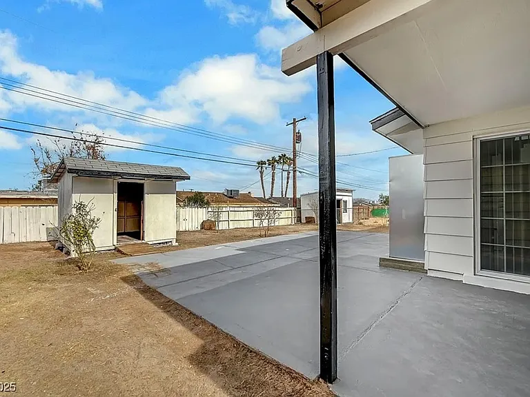 6520 Evergreen Ave — Photo 16