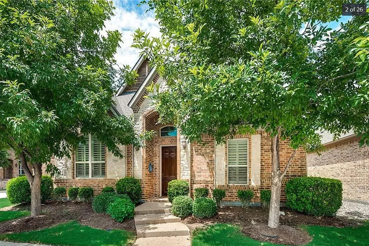 2501 Lady Viviane Ln — Photo 2