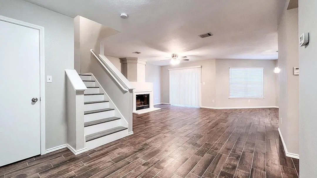3 bed, 2.5 bath, 1994 sqft, $1,890 — Photo 3