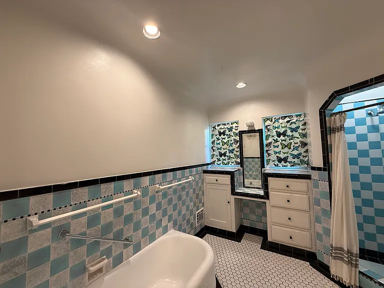 1532 N Columbus Ave — Photo 8