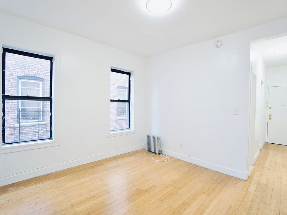 1st image of 24 Saint Nicholas Pl #4