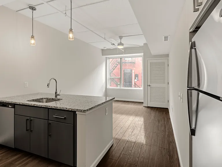 Gallery 118 — Photo 22