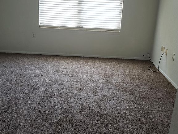 5th image of 24936 Auburn Ln #1